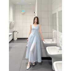 批发蓝色蕾丝镂空吊带<b class='q'>连衣裙</b>女夏季收腰领证礼服度假海滩法式长款裙子