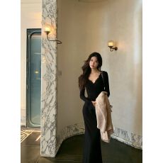 批发法式V领气质修身掐腰内搭黑色连衣裙子女秋季2025新款包臀鱼尾裙