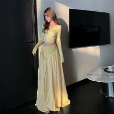 批发氛围感温柔纯欲初秋辣妹套装修身显瘦短<b class='q'>上衣</b>大摆半身长裙两件套