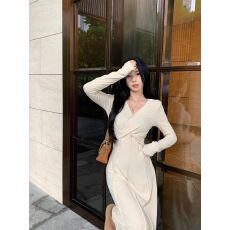 批发大码法式温柔V领针织<b class='q'>连衣裙女</b>秋季高级感胖mm收腰显瘦气质长裙子
