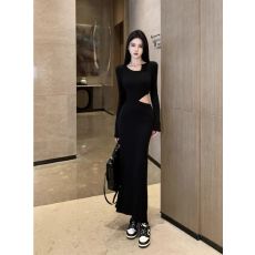 批发法式赫本风黑色长袖露腰连衣裙早秋装女2025年新款修身打底长裙子