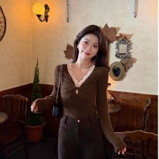 批发【花境之恋】秋冬复古气质蕾丝花边拼接V领扭结<b class='q'>长袖</b>加厚打底上衣