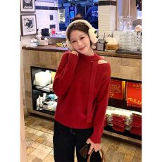 法式甜美温柔风斜肩飘带针织衫上衣女冬季宽松显瘦高级感红色毛衣