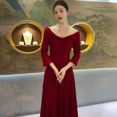 批发新年战袍新中式千金感气质修身一字领红色蕾丝长袖连衣裙女秋冬