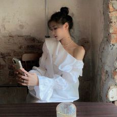 批发法式温柔风荷叶边斜肩连衣裙女早秋季气质高级感绝美宽松a字短裙