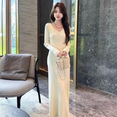 批发2026年春季新款针织连衣裙女修身显瘦气质配大衣的内搭打底毛衣裙