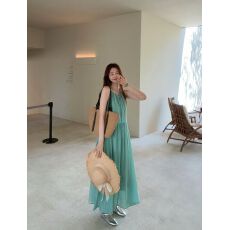 批发法式镂空吊带<b class='q'>连衣裙</b>女夏季海边度假风沙滩裙褶皱慵懒松弛感长裙子