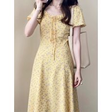 批发多巴胺穿搭法式黄色碎花<b class='q'>连衣裙</b>子女装2026新款夏日绝美长裙小个子