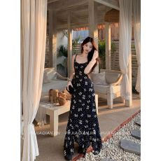 批发茶歇法式蝴蝶印花吊带<b class='q'>连衣裙</b><b class='q'>女</b>夏季不规则气质碎花裙复古收腰裙子