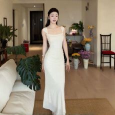 批发法式吊带褶皱修身显瘦<b class='q'>包臀</b>连衣裙女夏季度假气质纯欲风荡领<b class='q'>长裙</b>子