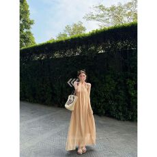 批发杏色木耳边<b class='q'>无袖</b>挂脖<b class='q'>连衣裙</b>女夏季宽松显瘦a字裙子温柔度假风长裙