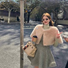 批发新中式皮草披肩女<b class='q'>秋</b>冬仿狐狸毛保暖过年斗篷旗袍外搭高端皮草外穿