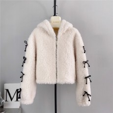 批发纯羊毛羊卷毛蝴蝶结连帽短款外套可爱羊剪绒复合皮毛一体<b class='q'>海宁</b><b class='q'>皮草</b>