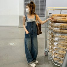 批发巨好看牛仔背带裤女2026新款超火早<b class='q'>秋</b>复古休闲减龄连体裤小个子