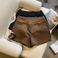 批发美拉德咖色PU皮裤女秋季新款甜酷辣妹鹿皮绒A字短裤抽绳柳钉靴裤