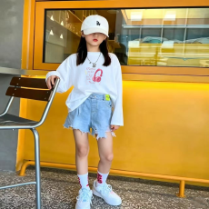 批发纯棉女童<b class='q'>长袖</b><b class='q'>T</b><b class='q'>恤</b>春秋新款韩版儿童洋气<b class='q'>宝宝</b>时髦百搭上衣