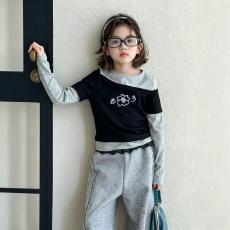 批发<b class='q'>女</b><b class='q'>童</b>韩版长袖T恤春秋新款<b class='q'>修身</b>拼接假两件百搭洋气打底衫