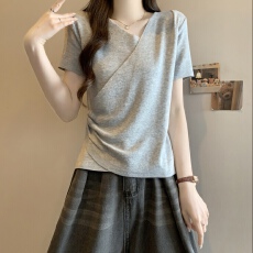 批发实拍交叉V领冰丝T恤打底衫夏季女小个子短款显瘦掐腰设计感上衣