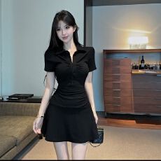批发PoLo翻领短袖连衣裙半开扣胸前捏褶收腰修身高腰A字短裙