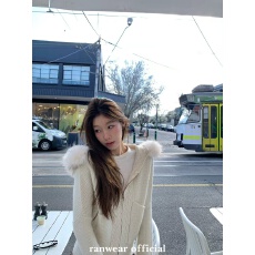 批发Ranwd77风格自成一派主推系列！可拆卸连帽大毛领蝙蝠袖针织外套