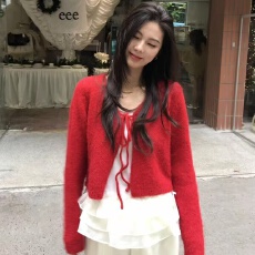 批发十三行2025新款圣诞新年红色<b class='q'>V领</b>针织开衫+花边吊带叠穿两件套h371