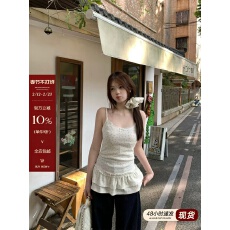 批发宋正恩杏底碎花双层荷叶边<b class='q'>蕾丝</b>吊带背心夏韩系超好看修身<b class='q'>上衣</b>1911