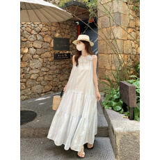 批发实拍<b class='q'>大码</b>~温柔度假风无袖挂脖立体花朵宽松大摆连衣裙长裙