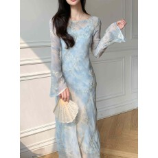 批发2026春夏新款法式蓝色刺绣<b class='q'>连衣裙</b>女<b class='q'>喇叭袖</b>气质度假风长裙