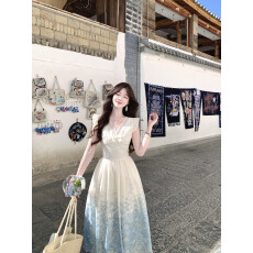 批发白里 夏蓝花语 法式定位花长款V领甜美小飞袖<b class='q'>连衣裙</b>气质<b class='q'>收腰</b>长裙