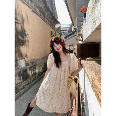 批发小君君布兰妮【4/9新】氧气感/韩系刺绣印花撞色花边<b class='q'>泡泡袖</b><b class='q'>连衣裙</b>