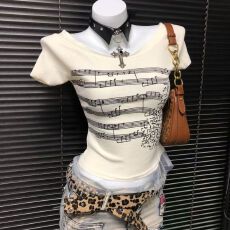 批发美式古着风字母印花短袖T恤女夏季2025新款一字肩辣妹ins杏色上衣