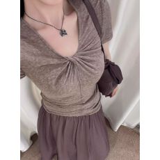 批发小众设计感纽结<b class='q'>V领</b>不规则修身短袖<b class='q'>T</b><b class='q'>恤</b>夏季新品百搭高级感上衣