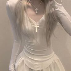 批发小众设计<b class='q'>v领</b>2026春秋修身纯欲别致百搭甜辣简约吊坠打底衫