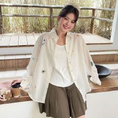 批发韩系高级感气质刺绣<b class='q'>花朵</b>长袖衬衫女夏季设计感休闲宽松上衣服