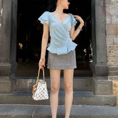 批发2026新款夏季法式浪漫上衣气质漂亮高级感蓝色v领荷叶边掐腰衬衫