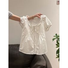 甜美可爱白色圆领木耳边短袖衬衫女2026年夏季设计感宽松显瘦上衣