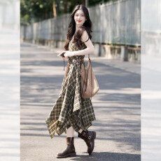 批发法式<b class='q'>复古</b>格子吊带连衣裙女2026夏季新款高级感不规则收腰显瘦裙子