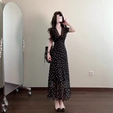 批发法式气质黑色波点v领连衣裙2026年新款夏季漂亮掐腰长裙裙子女装