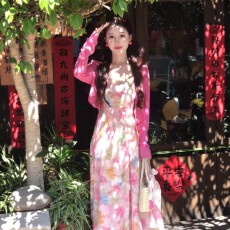 批发法式绝美气质油画碎花度假<b class='q'>连衣裙</b>2026夏季新款漂亮出片收腰长裙女