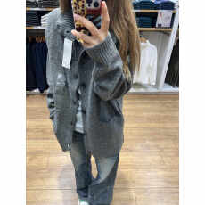批发深灰色单排扣高领立领<b class='q'>针织</b>衫毛衣<b class='q'>开衫</b>短外套女秋冬软糯慵懒风上衣