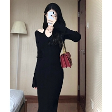 批发针织连衣裙女秋冬配大衣内搭黑色挂脖修身中长款性感鱼尾包臀<b class='q'>裙子</b>