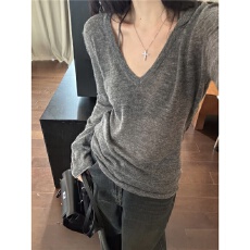 批发秋季老钱风高级感灰色<b class='q'>气质</b>v领修身长袖内搭针织毛衣打底衫上衣女