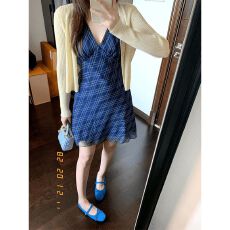 批发实价纯欲风V领格纹中长款上衣女夏季设计感<b class='q'>白色</b>半身裙子套装