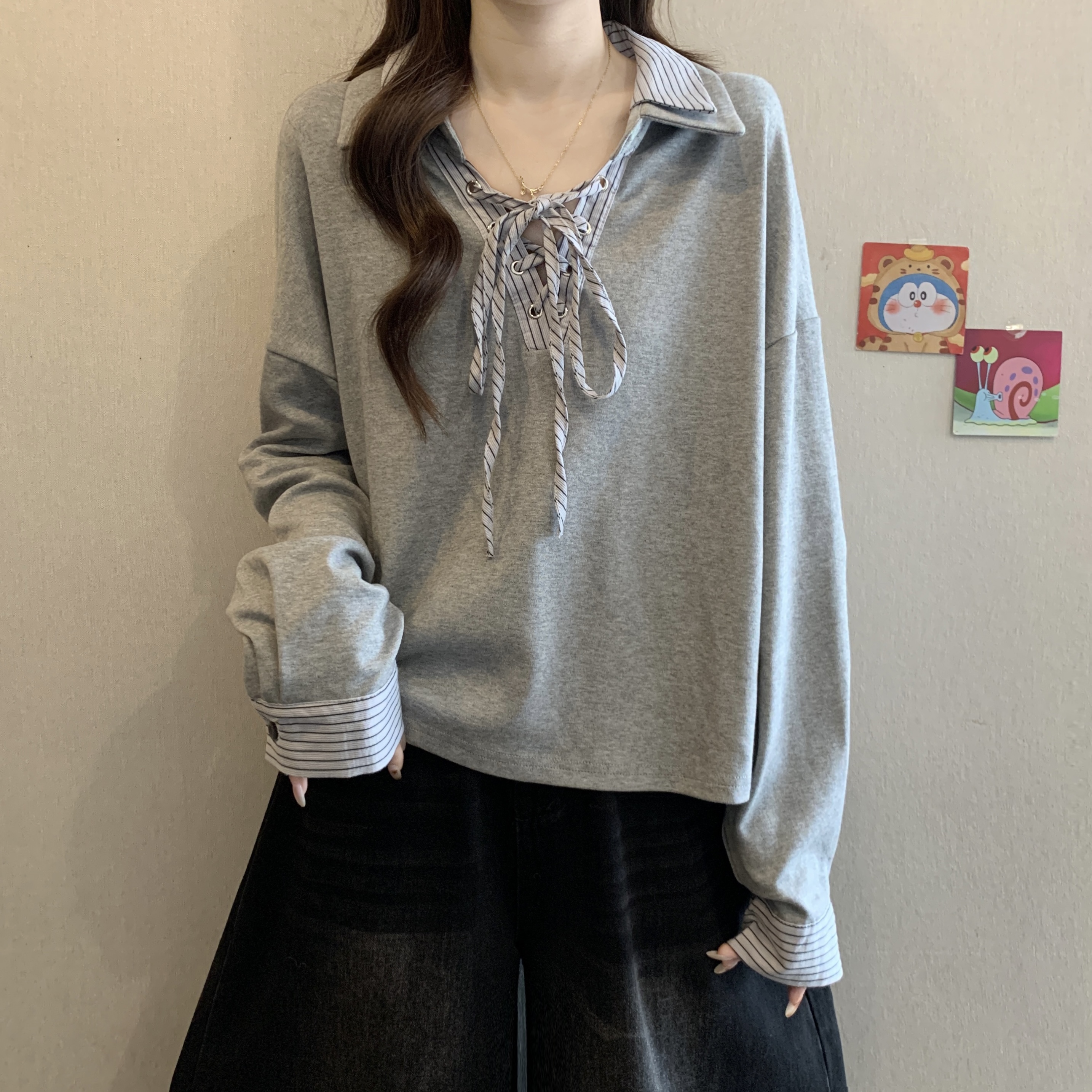 MY14403# 胖MM新款设计感条纹拼接polo领时尚假两件长袖卫衣女裝...