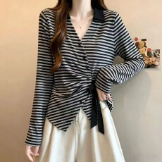 批发实拍大码女装2026<b class='q'>秋</b>季新款设计感条纹系带百搭显瘦气质长袖打底衫