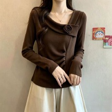 批发实拍 大码女装2026秋季新款设计感斜领玫瑰花装饰巨 好看长袖上衣