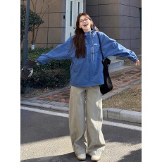 批发2026新款春装蓝色防风冲锋衣女款宽松户外春季<b class='q'>上衣</b>连帽早春<b class='q'>外套</b>潮