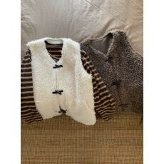 批发限购1 TTANG STUDIO 2025秋冬新款小卷毛牛角扣马甲