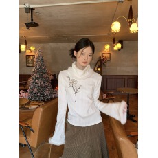 批发宋正恩白色高领内搭打底衫女冬季修身<b class='q'>花朵</b>刺绣设计感长袖<b class='q'>t</b><b class='q'>恤</b>上衣
