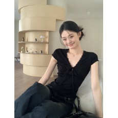 批发宋正恩黑色<b class='q'>V领</b>绑带短袖<b class='q'>t</b><b class='q'>恤</b>女正肩夏季2026短款修身韩系漂亮小上衣